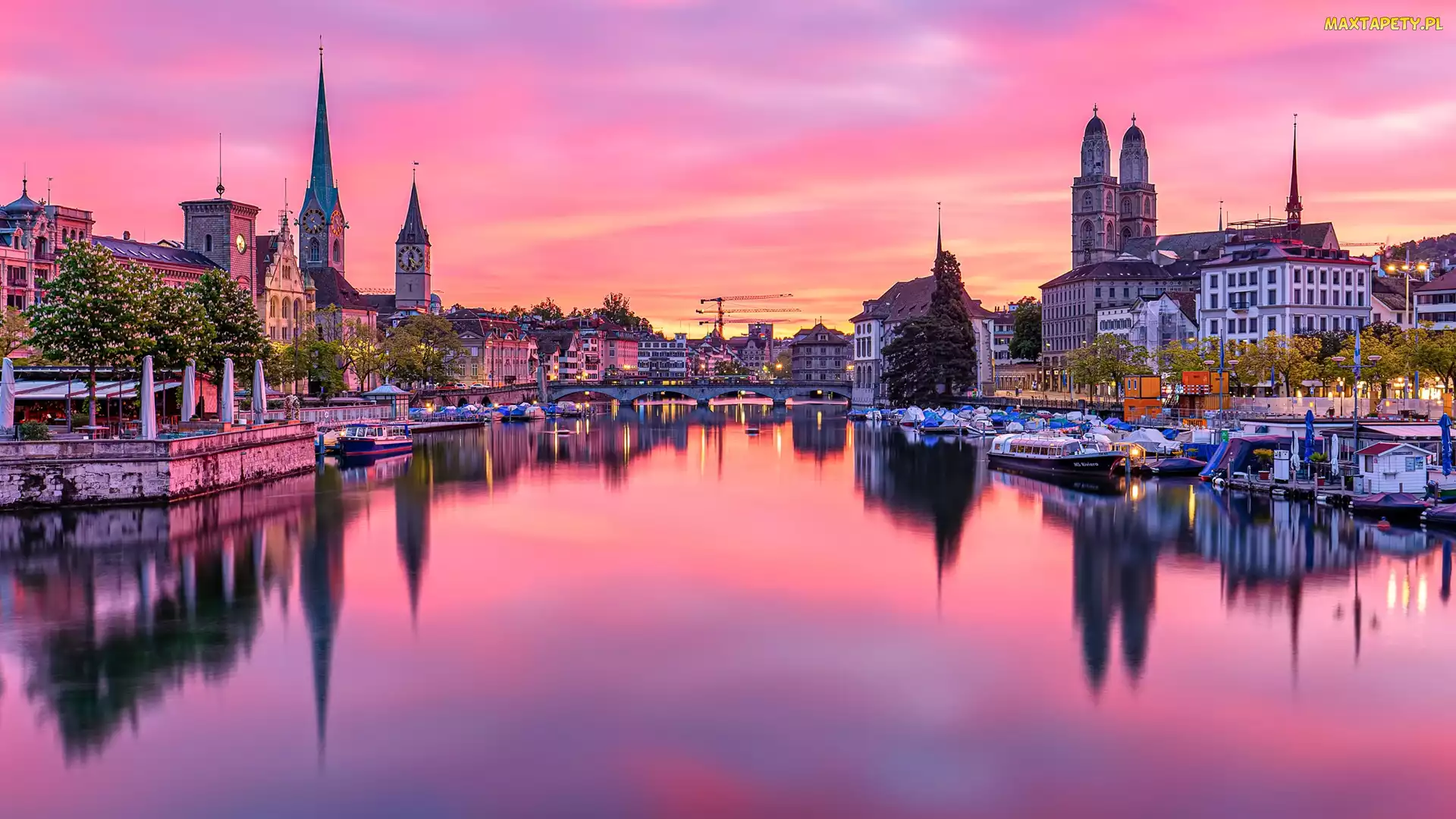 Rzeka Limmat, Łódki, Zurych, Szwajcaria, Miasto, Domy