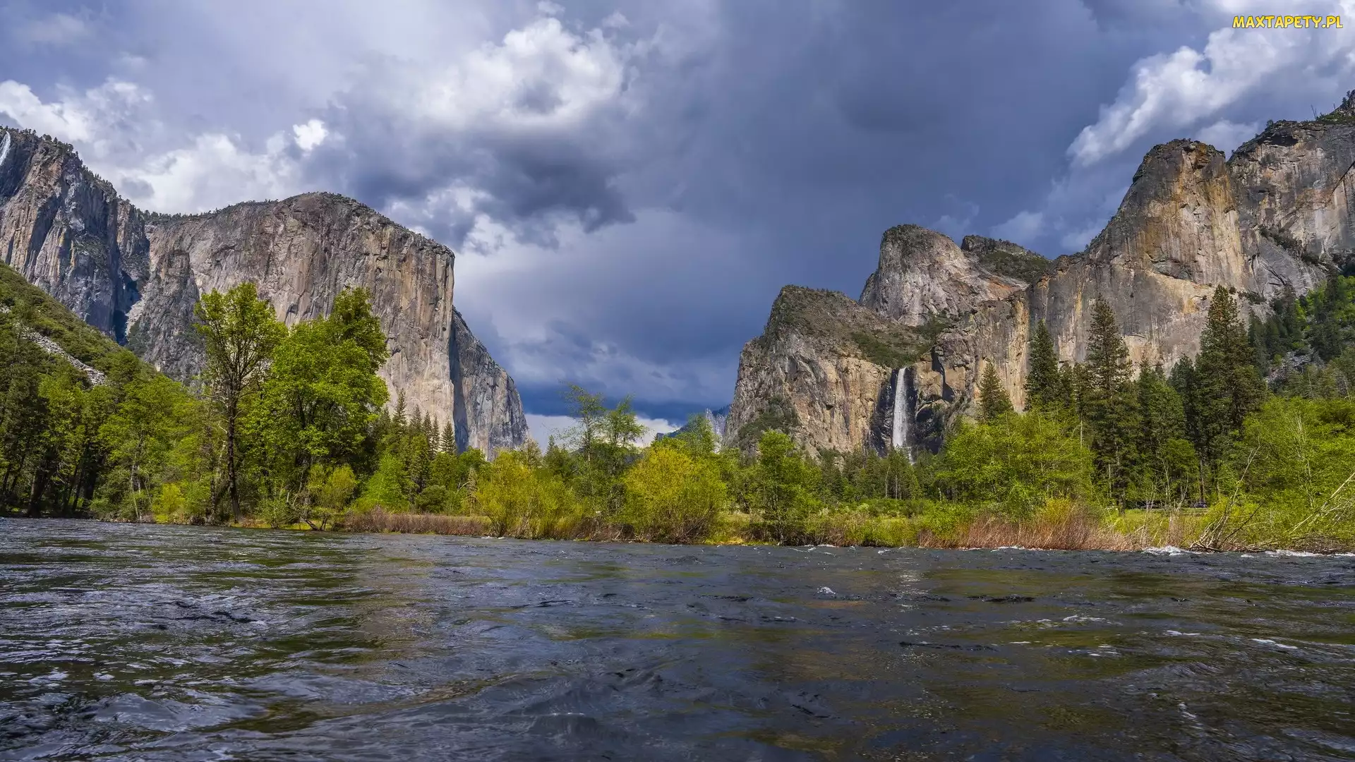 Stany Zjednoczone, Merced River, Chmury, Drzewa, Rzeka, Niebo, Kalifornia, Park Narodowy Yosemite, Góry