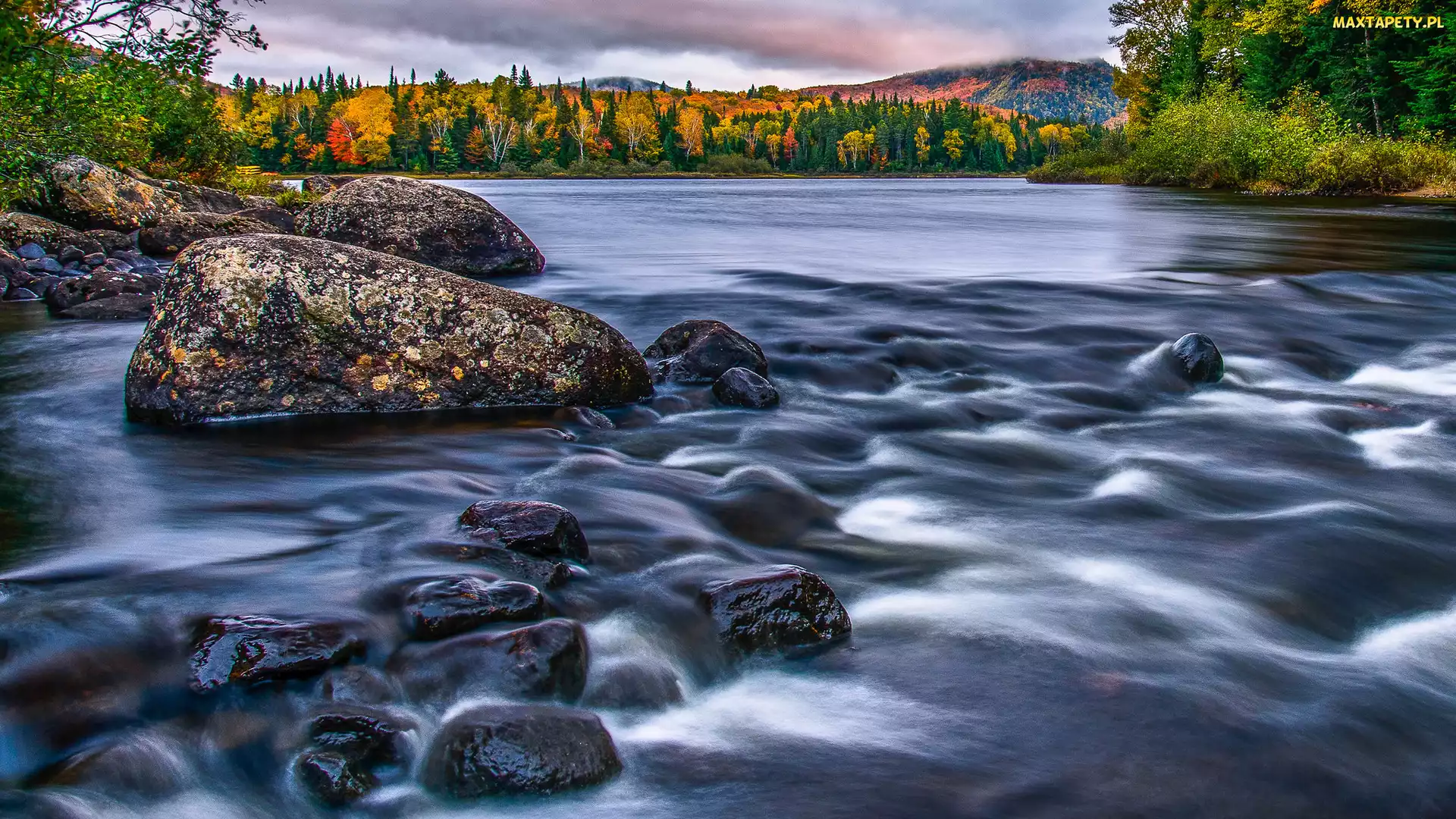Kanada, Prowincja Quebec, Du Diable River, Rzeka, Kamienie, Park Narodowy Mont Tremblant