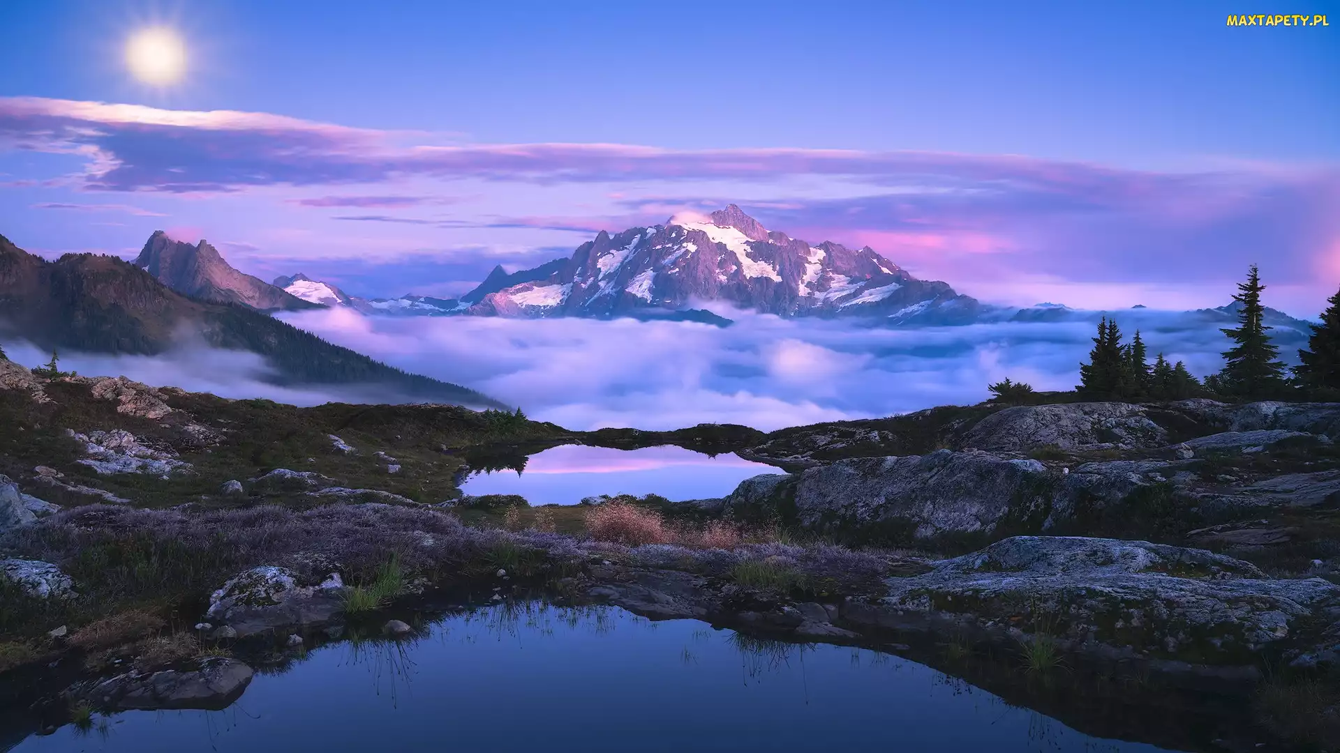 Mgła, Odbicie, Jezioro, Mount Shuksan, Park Narodowy Północnych Gór Kaskadowych, Stany Zjednoczone, Picture Lake, Stan Waszyngton, Zachód słońca, Drzewa, Góry