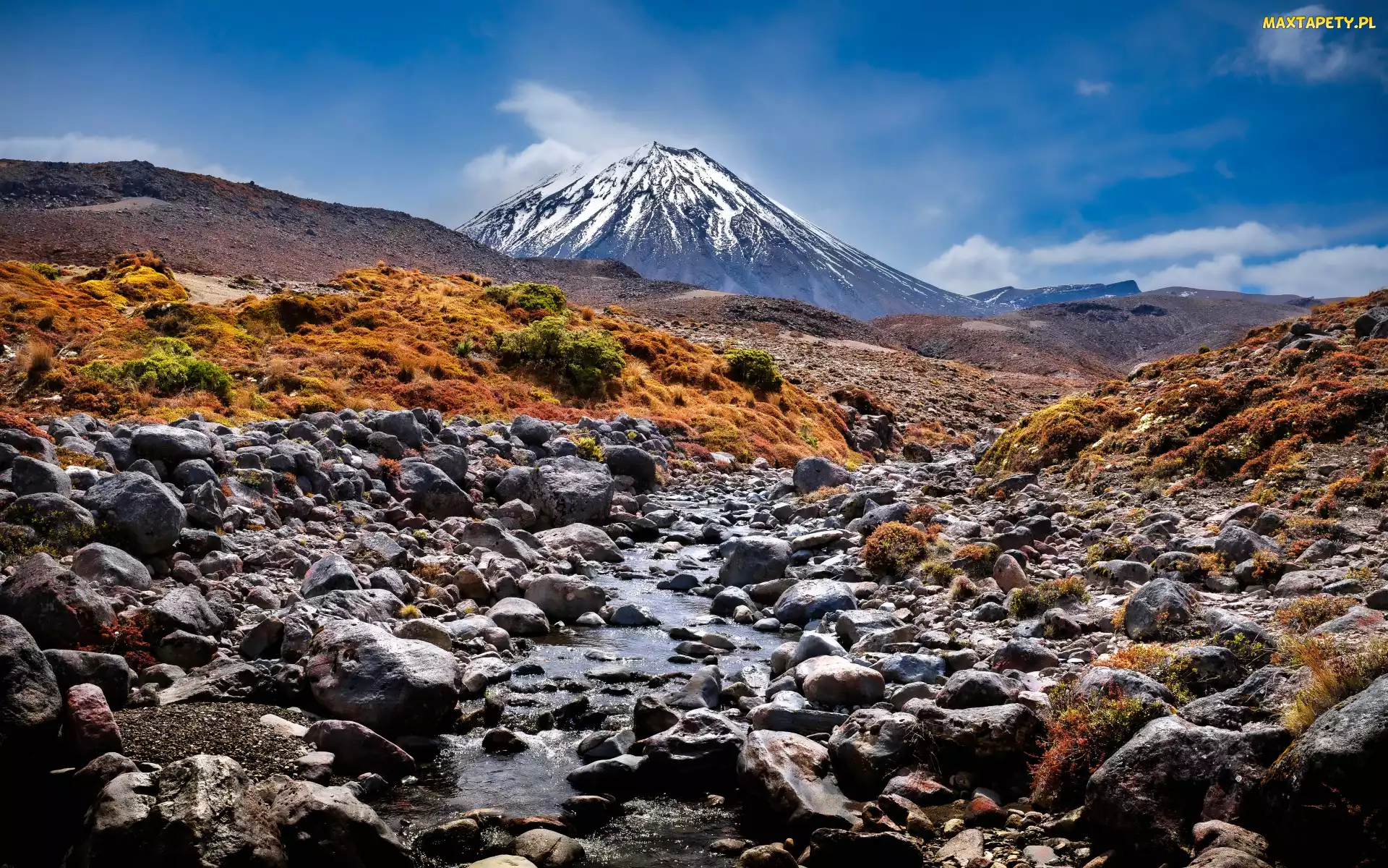 Wulkan Ngauruhoe, Potok, Nowa Zelandia, Góry, Roślinność, Park Narodowy Tongariro, Niebo, Kamienie
