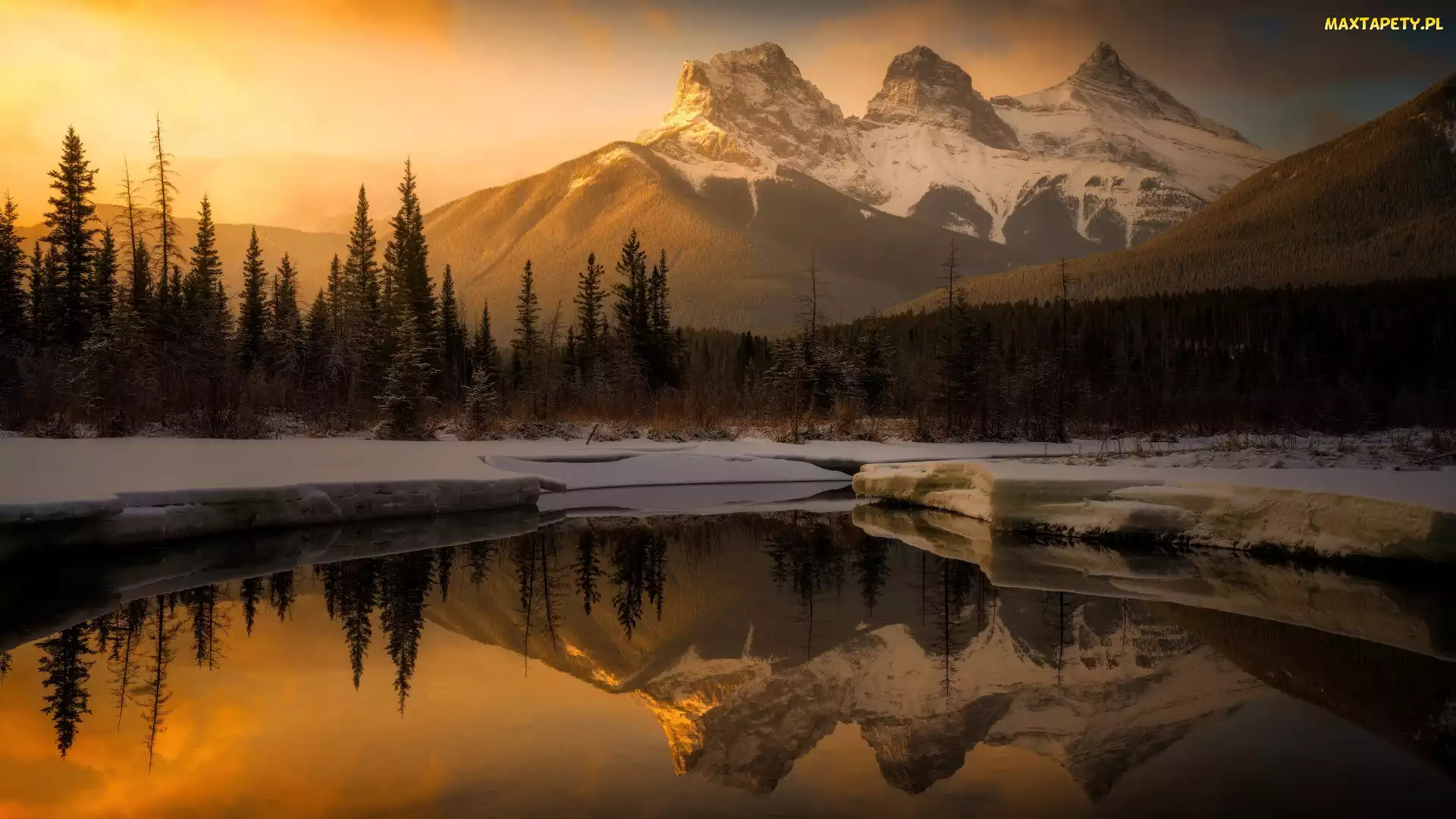 Three Sisters, Alberta, Drzewa, Góra, Góry, Odbicie, Rzeka, Canadian Rockies, Chmury, Policeman Creek, Góry, Śnieg, Zima, Las, Kanada