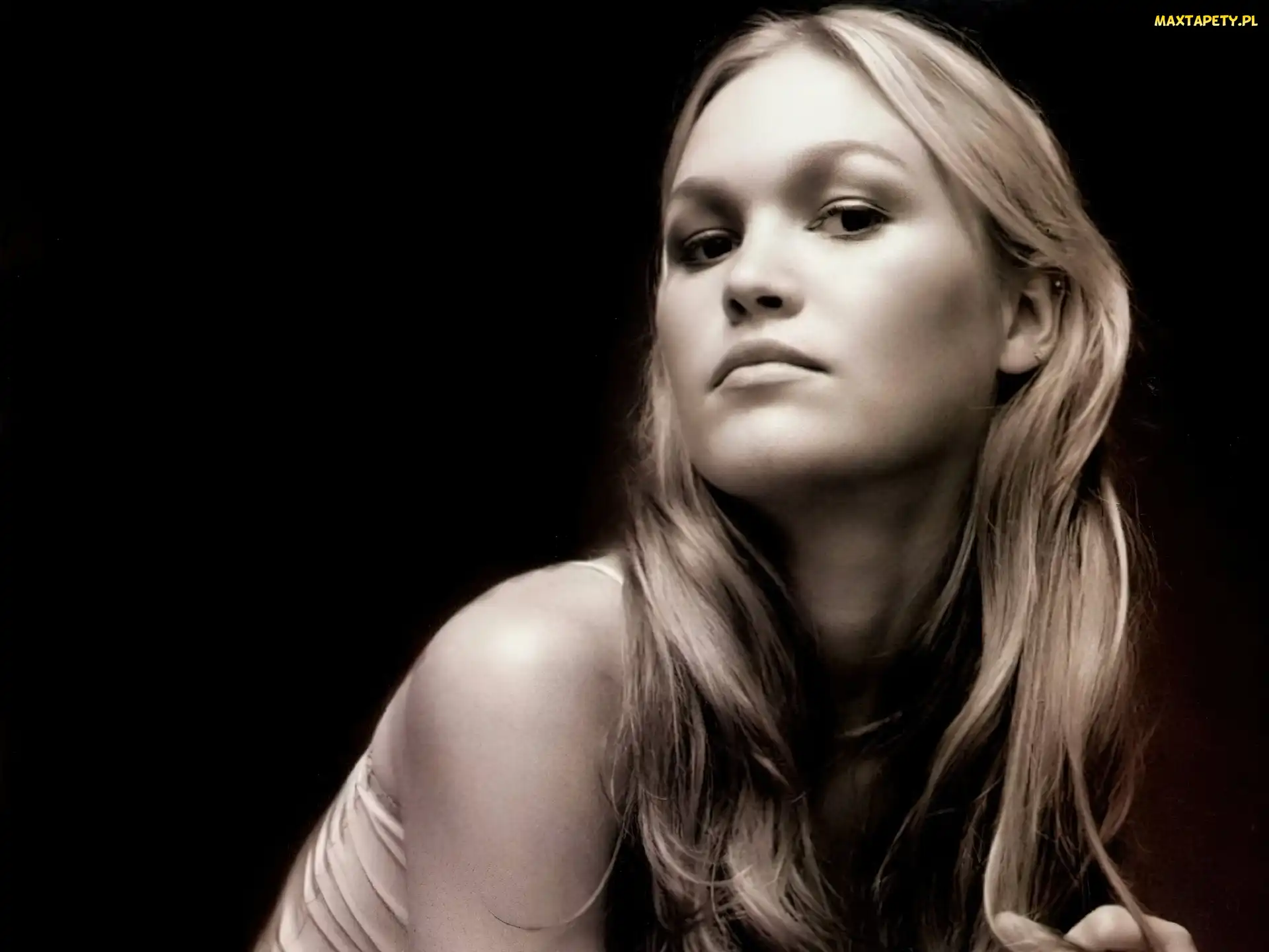 buzia, blondynka, Julia Stiles