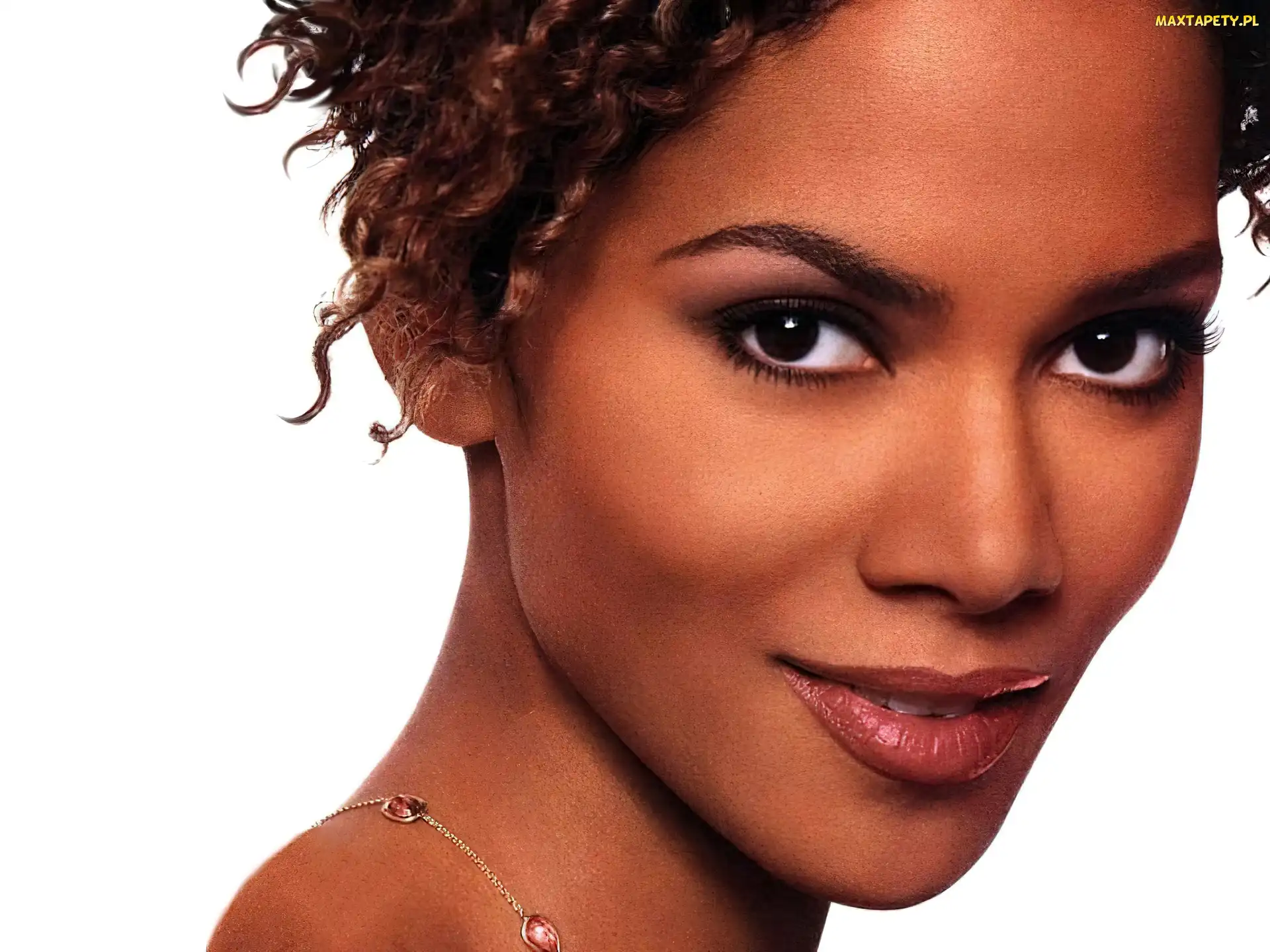 Halle Berry, twarz