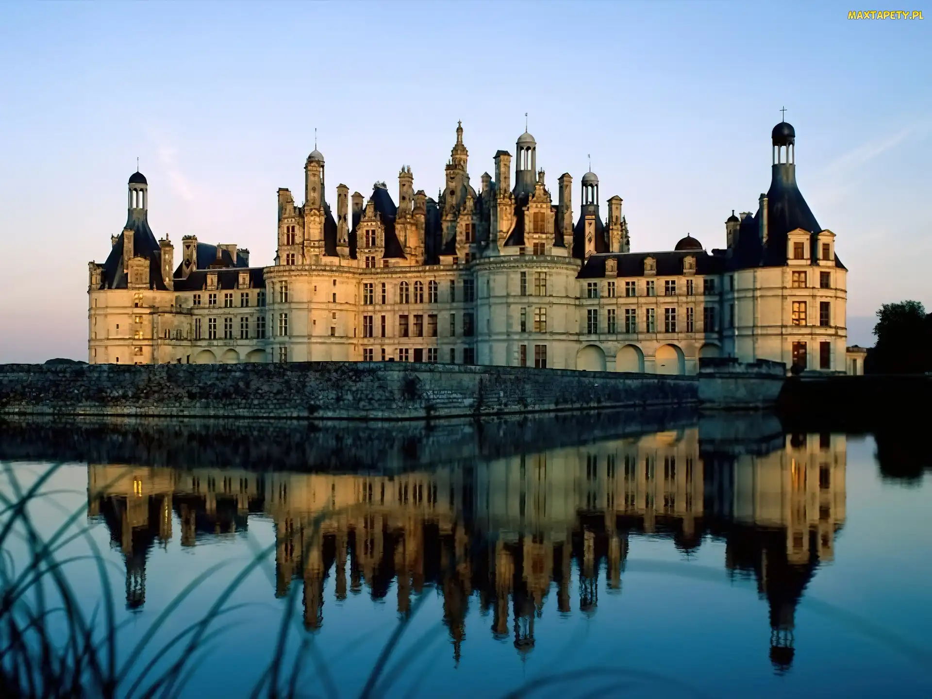 Rzeka Cosson, Zamek Chateau de Chambord, Chambord, Francja, Odbicie, Woda