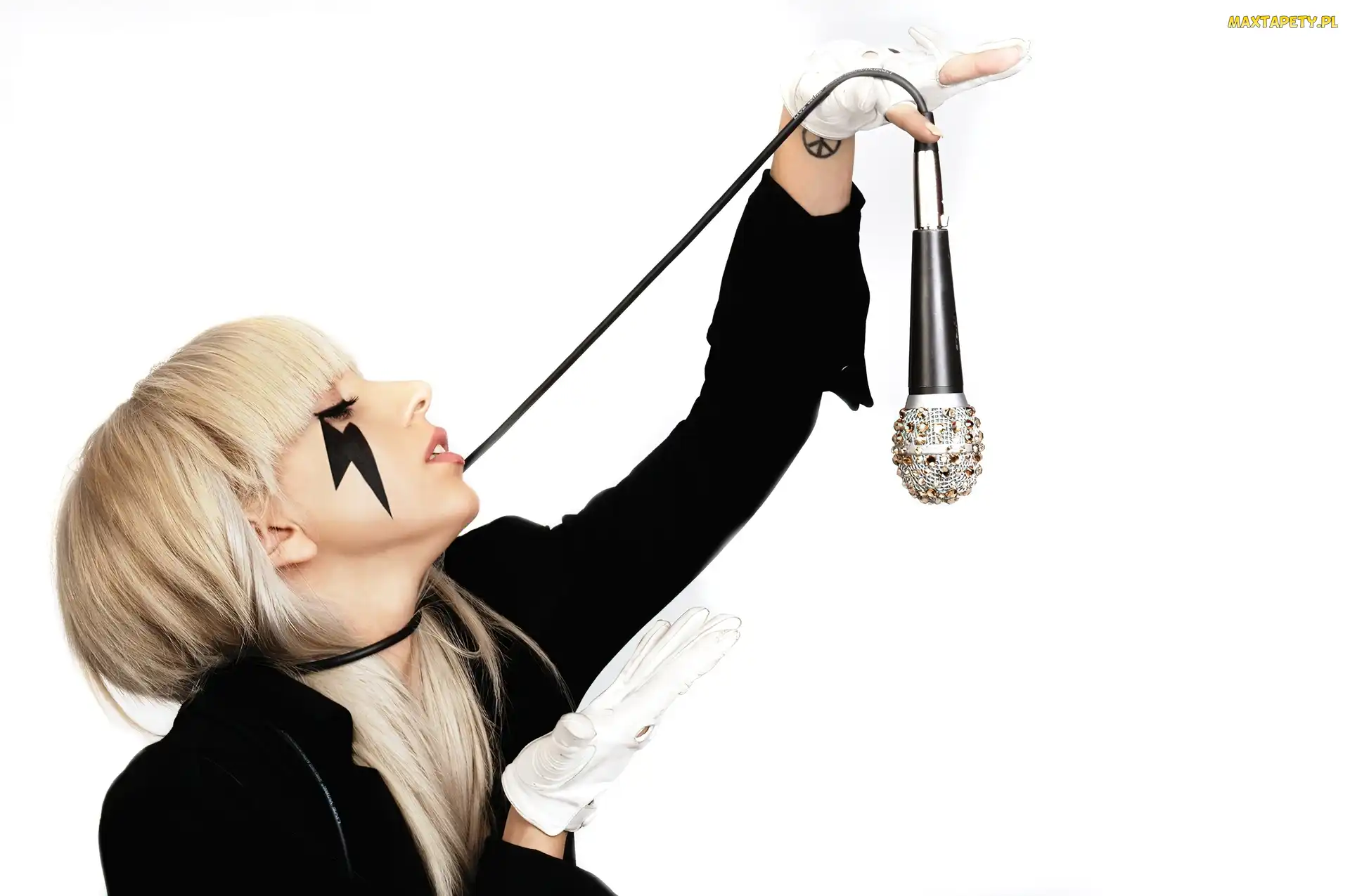 Gaga, Mikrofon