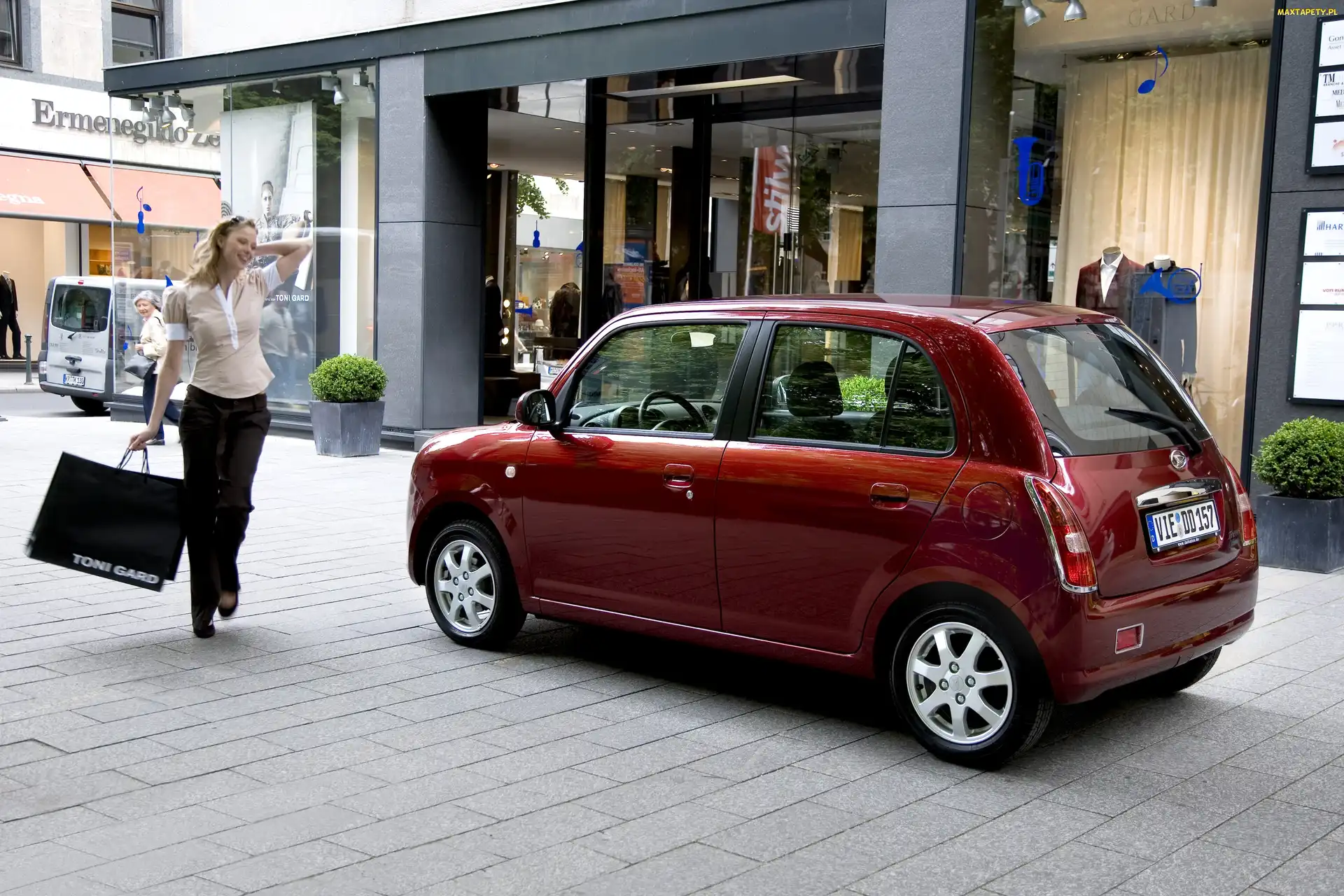 Daihatsu Trevis, Modelka, Reklama