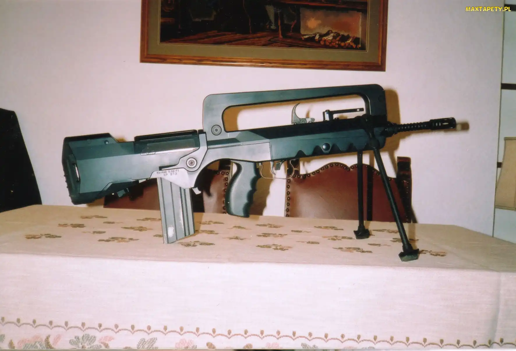 Famas, Stół