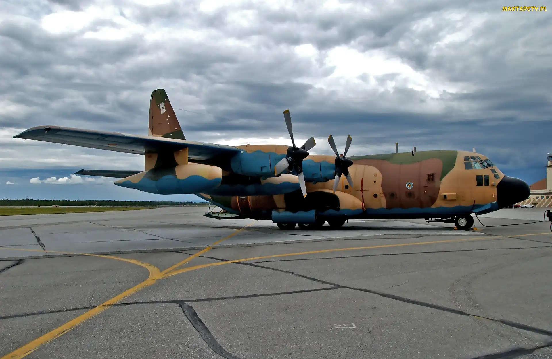 C130-Hercules, Lotniska, Płyta