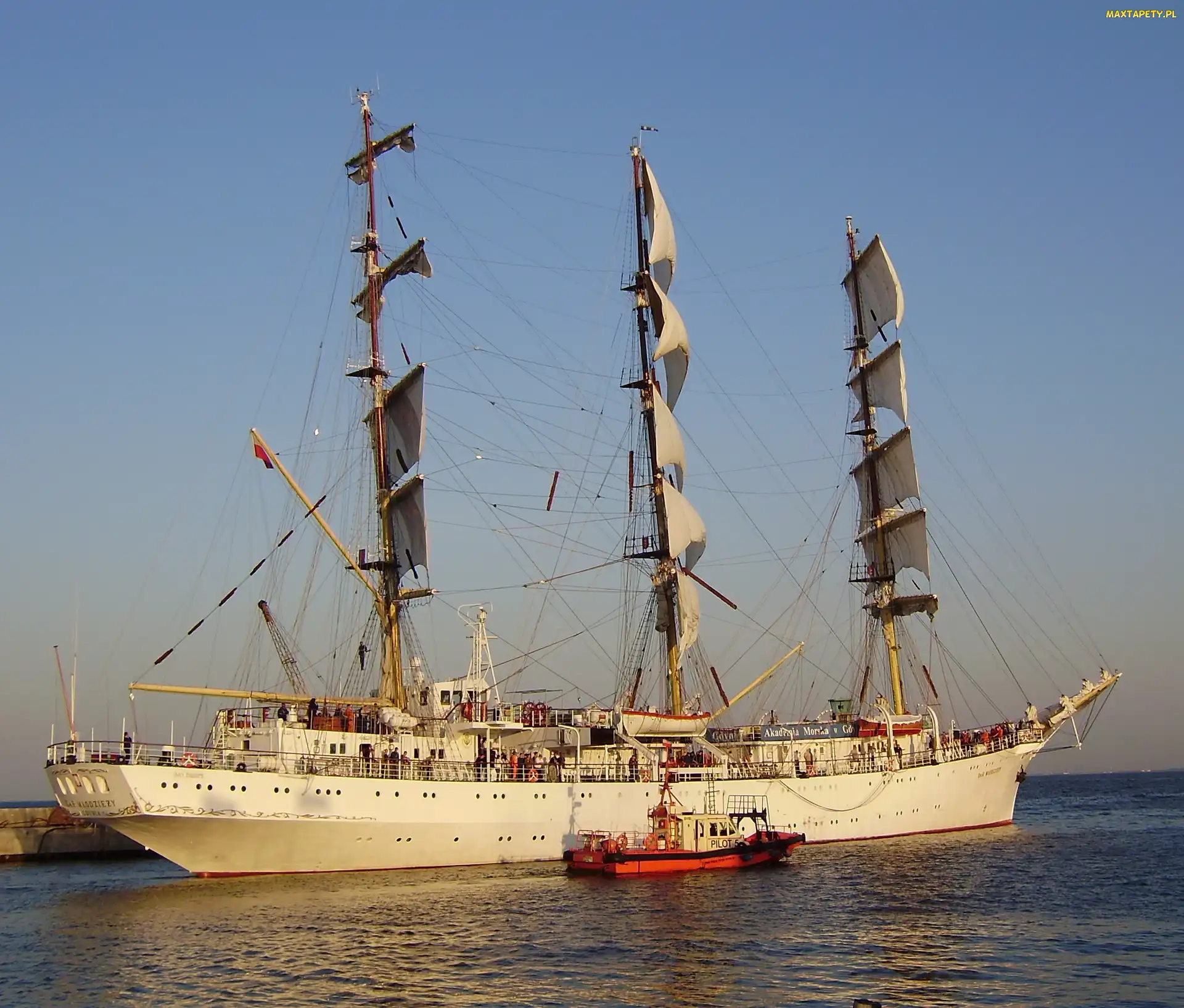 Żaglowiec, Dar Młodzieży