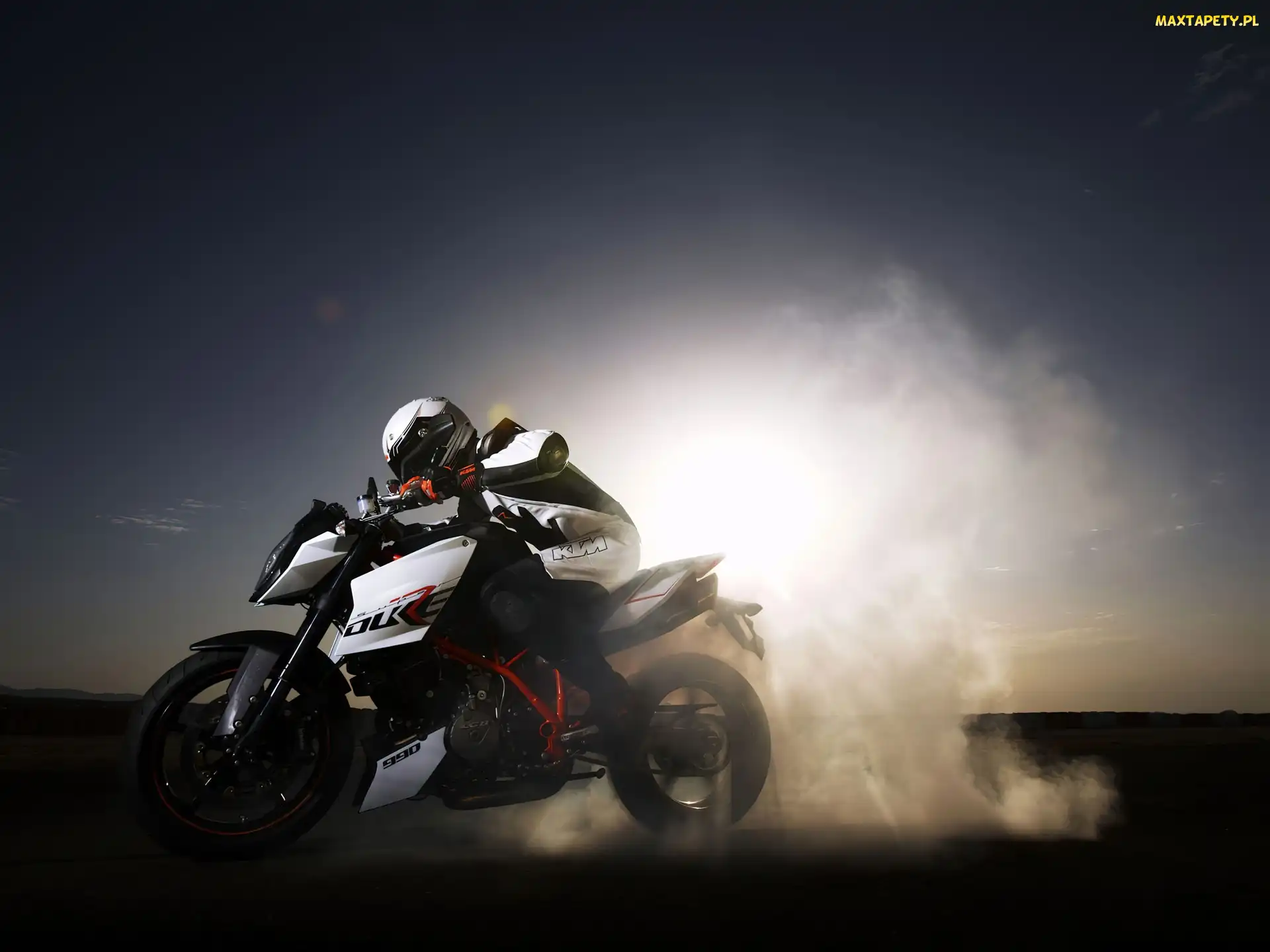 KTM 990 Super Duke R, Gumę, Pali