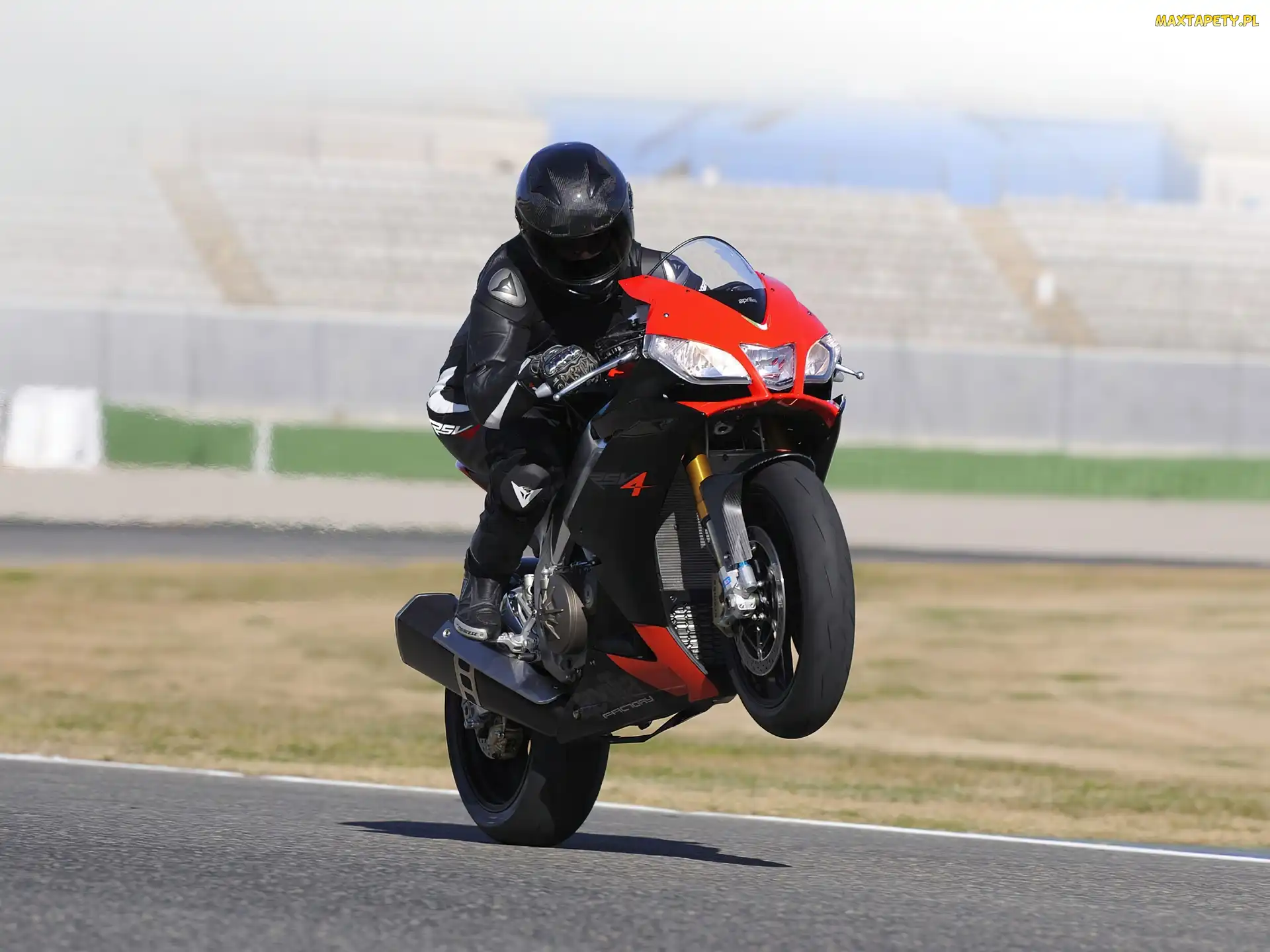 Aprilia RSV4, Dainese