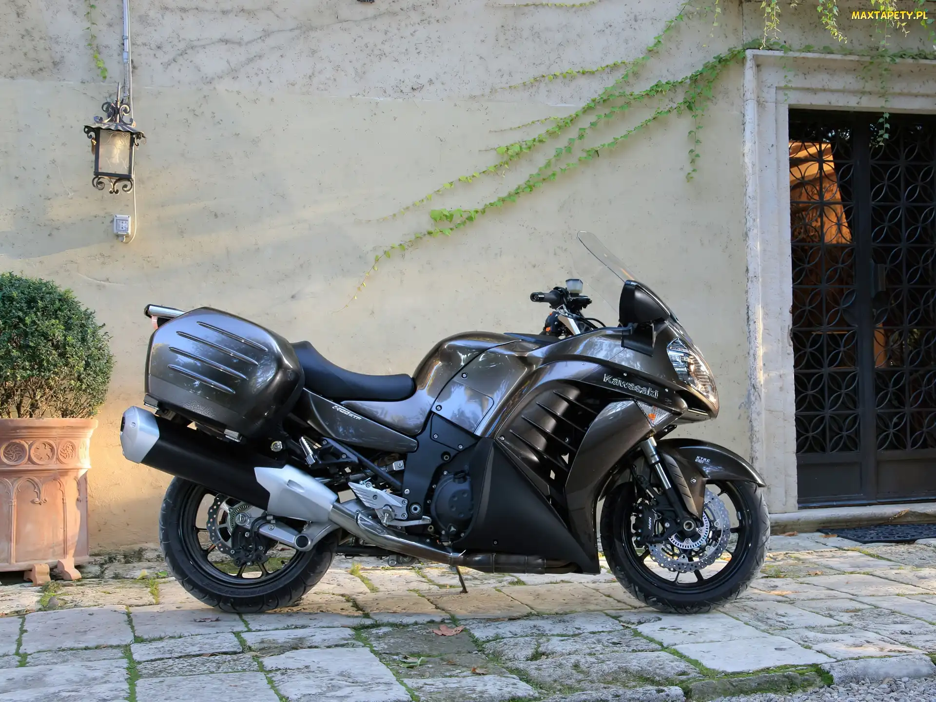 Potężny, Tłumik, Kawasaki 1400 GTR