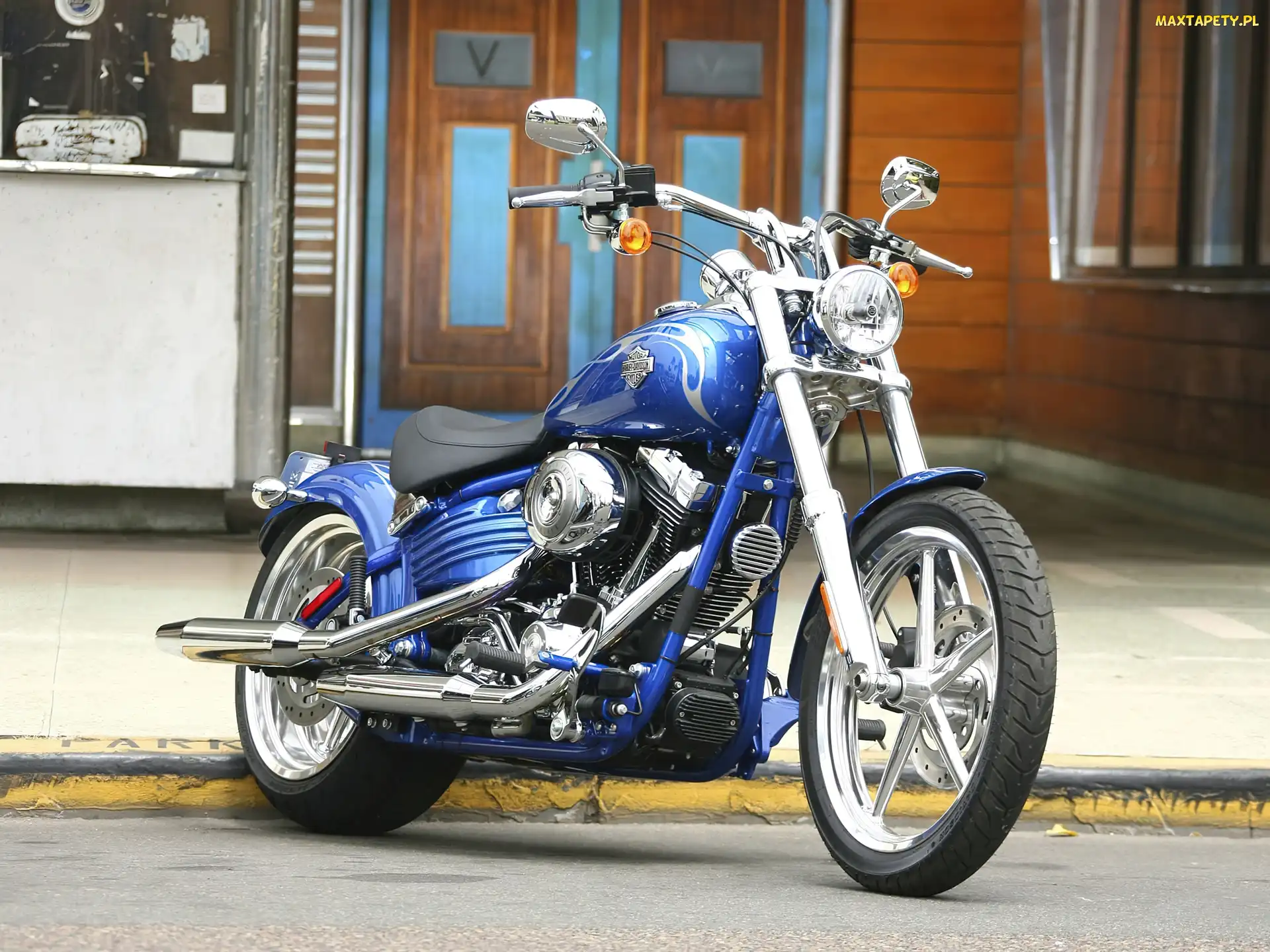 Harley Davidson Softail Rocker C, Lagi, Bak