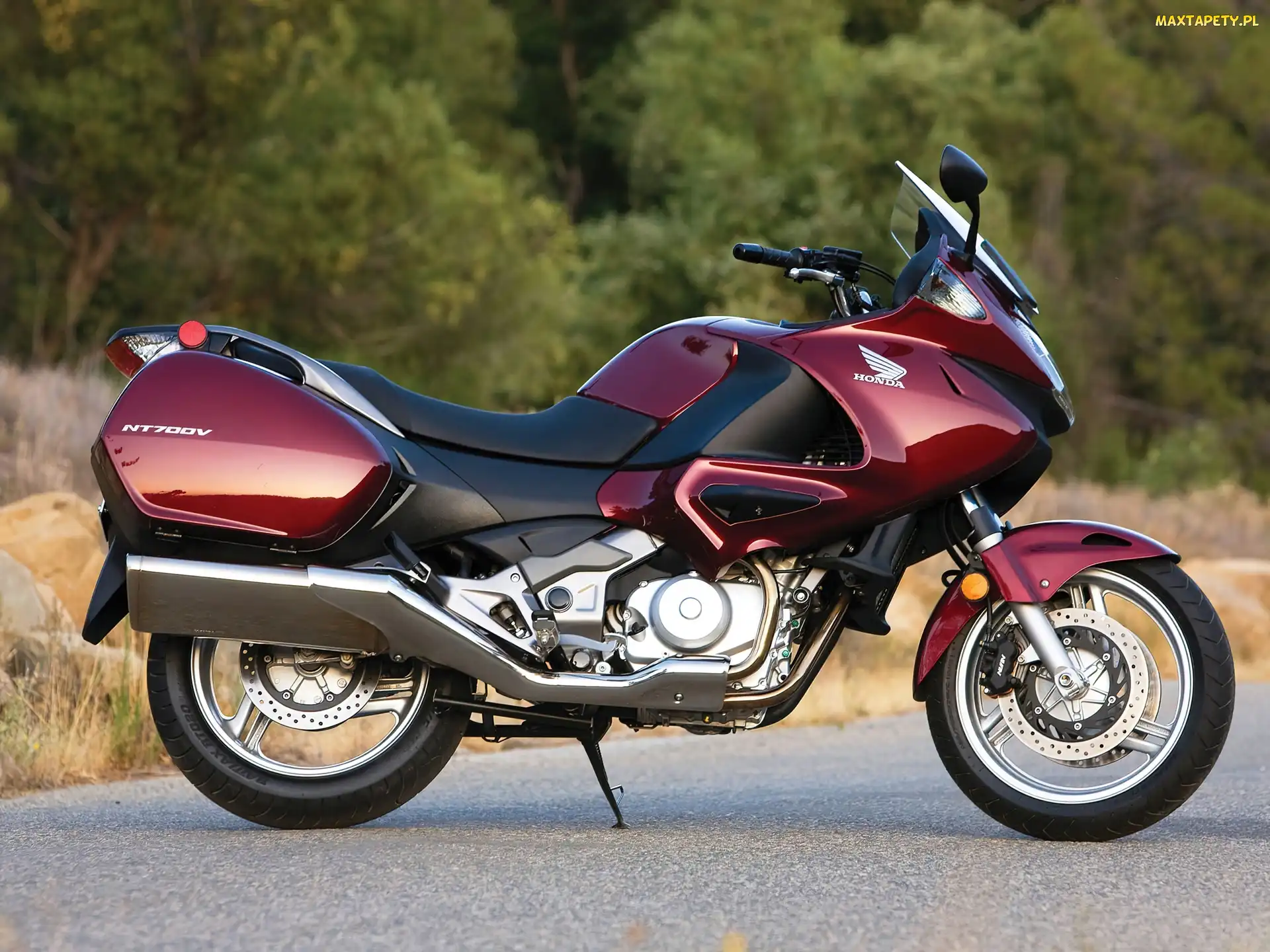 Honda NT700V, Owiewki, Bordowa