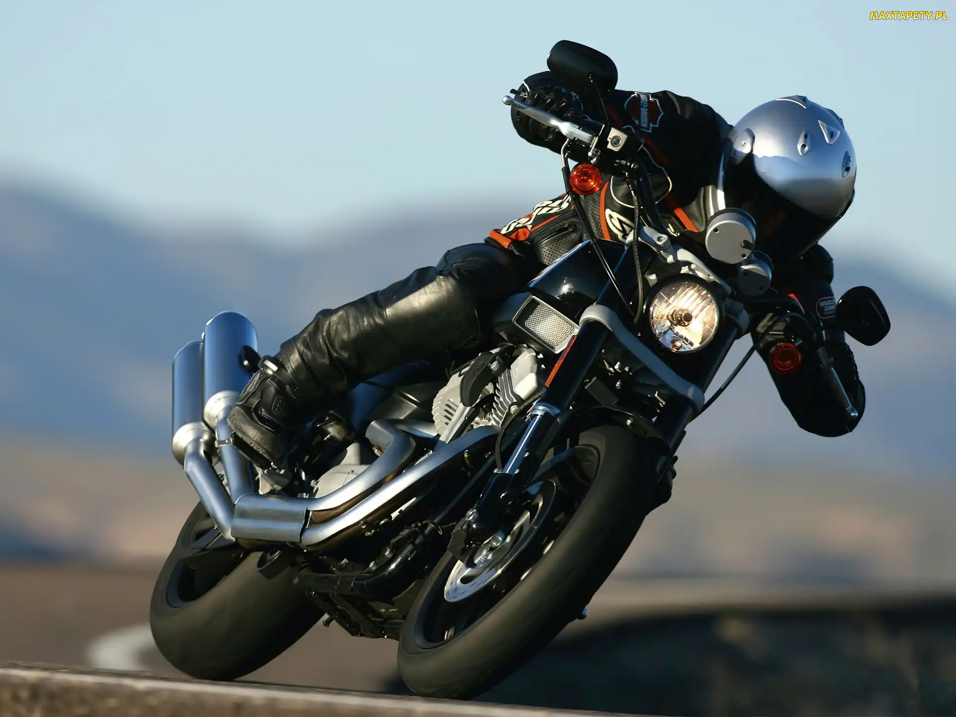Harley Davidson XR1200, Pochylenie, Zakręt