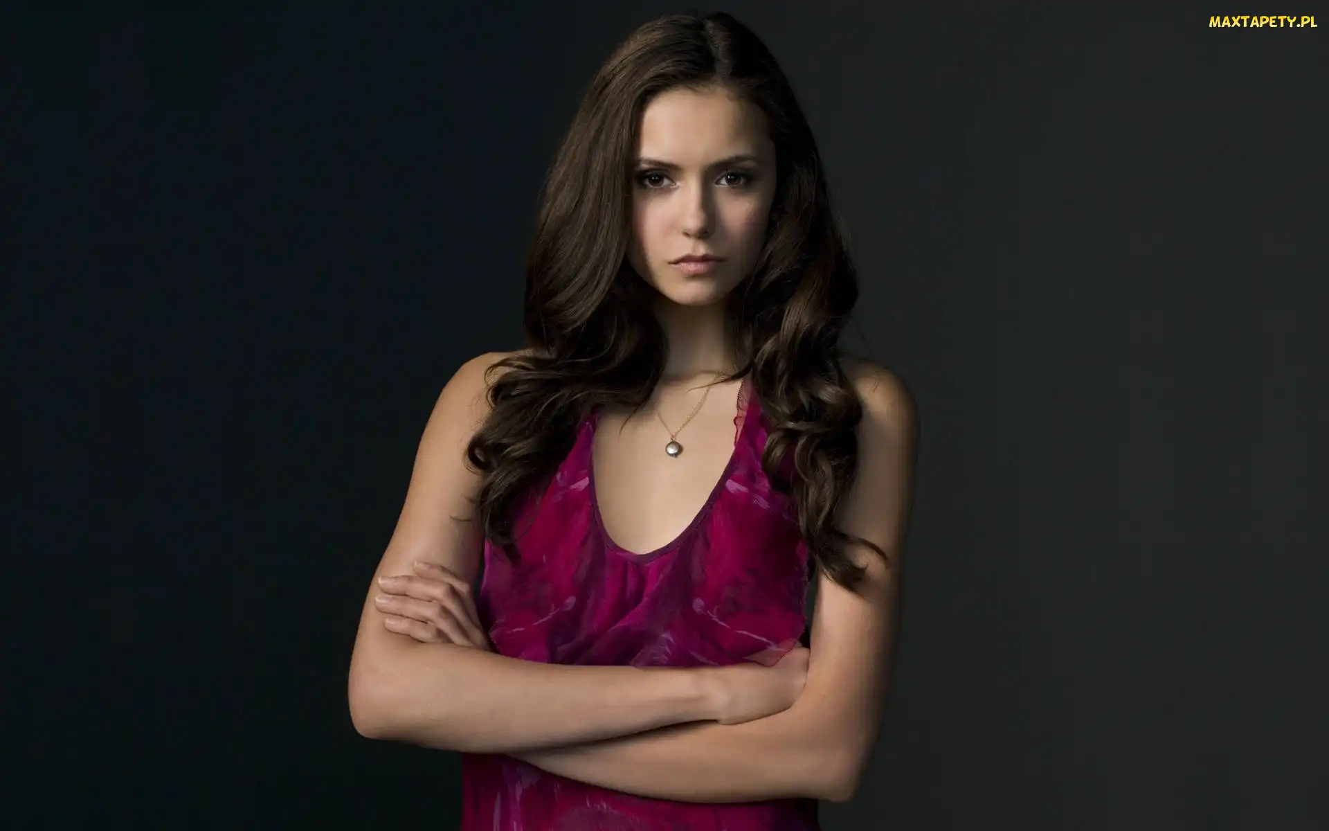 Aktorka, Nina Dobrev, Bułgarska
