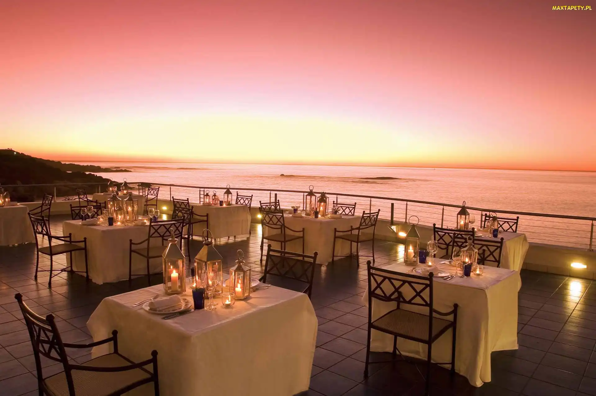 Ambasador, Australia, Hotel