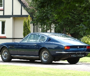 Aston Martin DBS, Tył