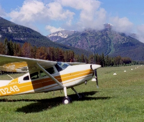 Cessna 185, Góry, Lotnisko, Trawiaste