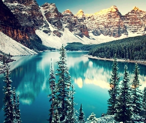 Jezioro Moraine Lake, Zima, Kanada, Park Narodowy Banff, Góry