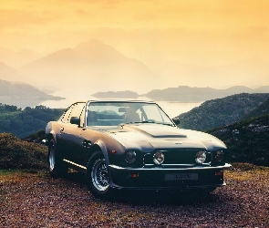 Aston Martin V8 Vantage