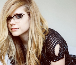 Avril Lavigne, Okulary, Piosenkarka