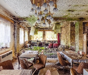 Stara, Restauracja, Zniszczona