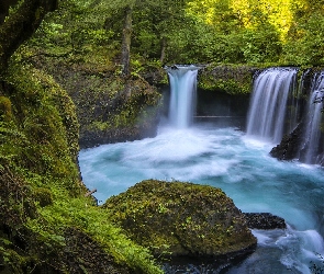 Wodospad Spirit Falls, Skały, Rzeka White Salmon River, Krzewy, Oregon, Drzewa, Stany Zjednoczone, Jesień