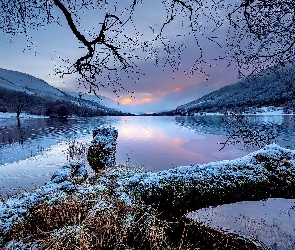 Jezioro Loch Voil, Góry, Szkocja, Drzewa, Zima, Lasy