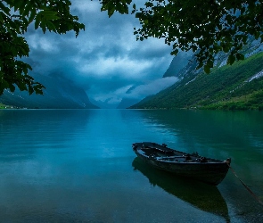 Jezioro Jølstravatn, Łódź, Góry, Wieczór, Norwegia