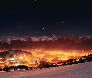 Miasto nocą, Góry Tatry, Polska, Zakopane