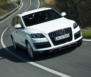 Audi Q7, Zakręty