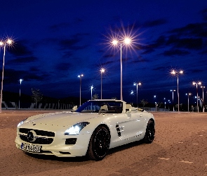 Wieczór, Latarnie, Mercedes-Benz SLS AMG Roadster, 2011