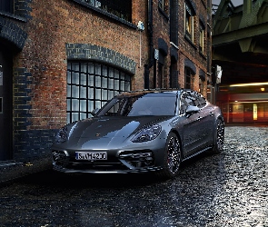 Porsche Panamera Turbo, Dom, 2016