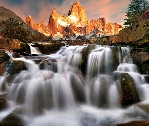 Wodospad, Szczyt Fitz Roy, Patagonia, Drzewa, Góry, Argentyna, Park Narodowy Los Glaciers