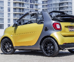 Żółty, Wieżowce, 2017, Smart Fortwo Cabrio