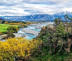 Drzewa, Góry, Region Canterbury, Chmury
, Nowa Zelandia, Rzeka Clarence River, Wyspa Południowa