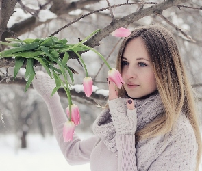 Tulipany, Kwiaty, Blondynka, Kobieta, Drzewo, Gałęzie