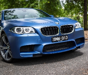 BMW M5 F10, Sedan, Niebieskie