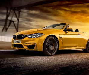 BMW M4 Cabrio, 2018, Żółte