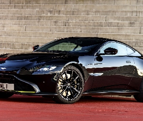 Aston Martin V8 Vantage, Onyx Black, Czarny