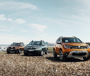 Samochody, 2018, Dacia Duster II, Dacia Duster I, Trzy