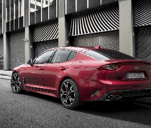 Czerwona, Kia Stinger