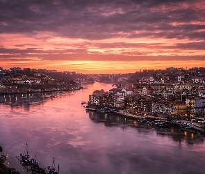 Miasto Porto, Wschód słońca, Domy, Portugalia, Rzeka Duero