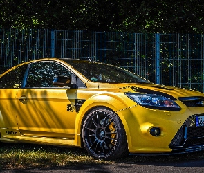 Ford Focus RS II, Ogrodzenie, Żółty