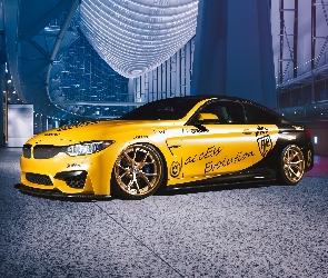 Żółte, BMW M4 F82