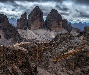 Domki, Śnieg, Tre Cime di Lavaredo, Góry, Dolomity, Włochy