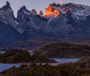 Chile, Patagonia, Góry Cordillera del Paine, Park Narodowy Torres del Paine, Masyw Torres del Paine, Jezioro
