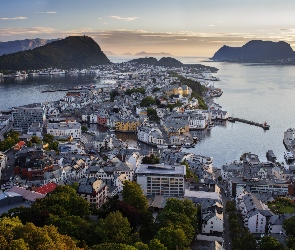 Norwegia, Region More og Romsdal, Alesund, Miasteczko, Morze Norweskie, Skały